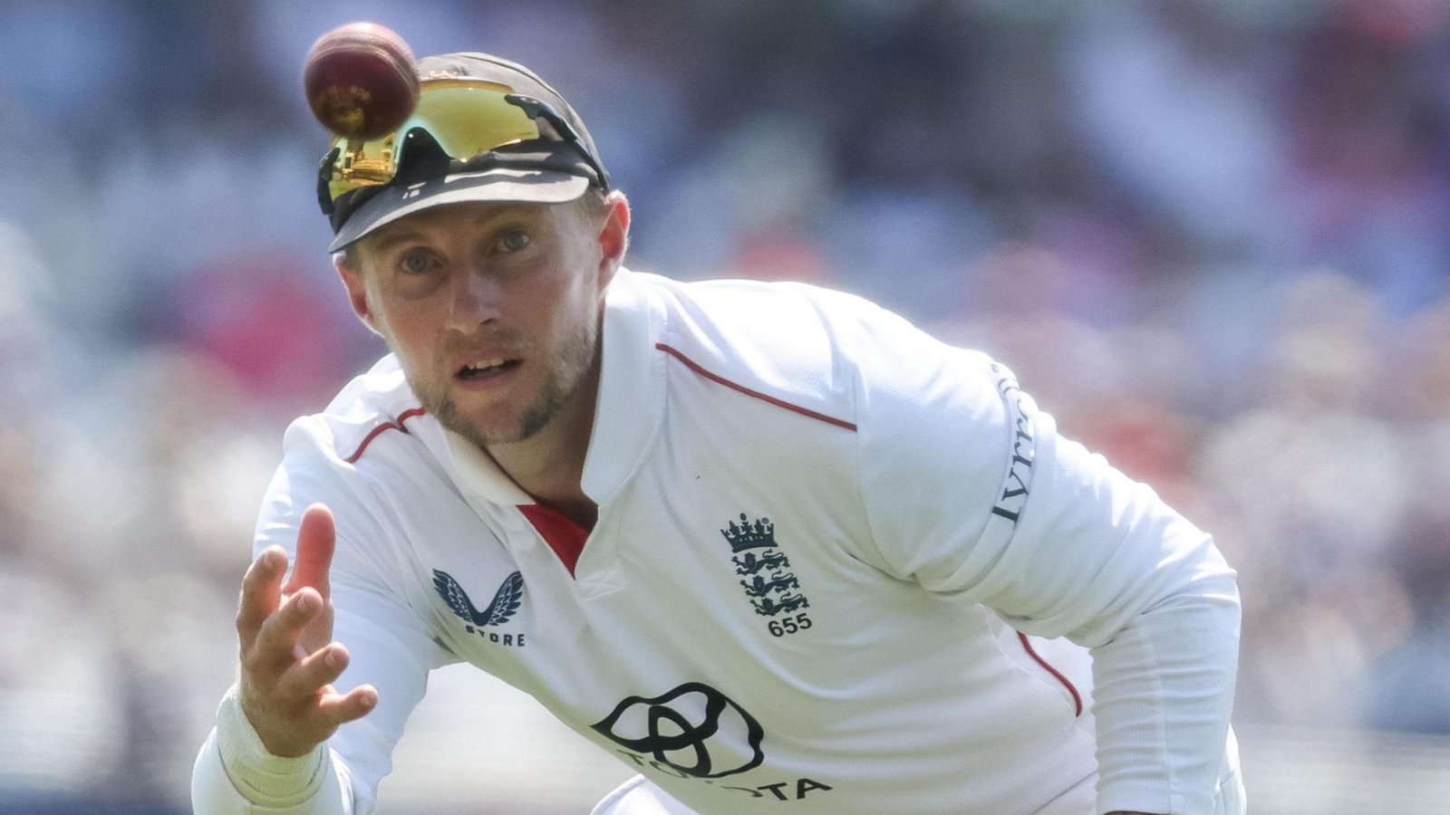 Joe Root speaking to England players ahead of the second Test against Pakistan at Lord’s