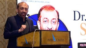 Dr Farooq Sattar delivering a speech on governance and administrative reforms
